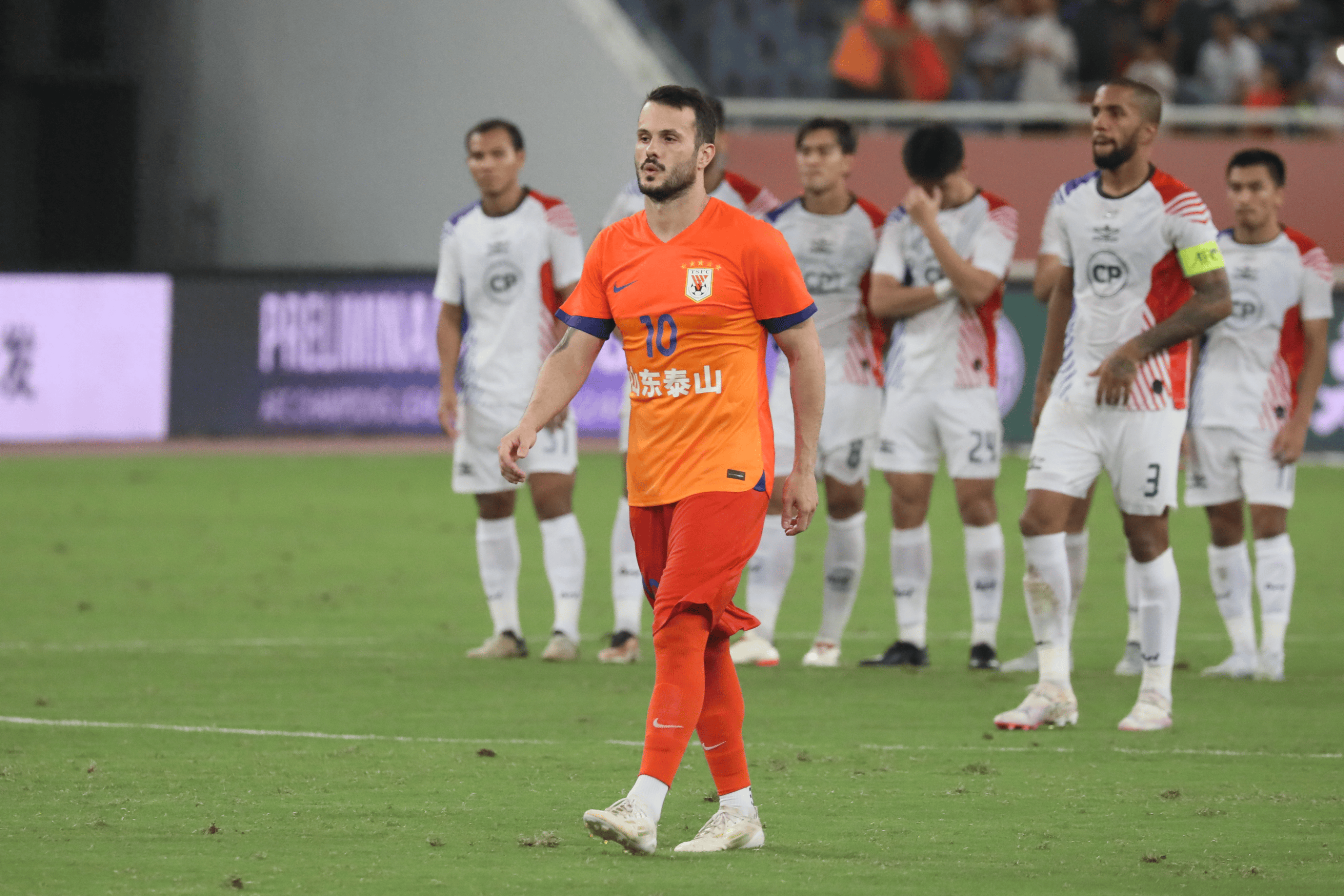 爱游戏下载-包含赛前亚冠焦点战，巴黎圣日耳曼防线松动，质疑声仍在，赛程密集仍需轮换的词条