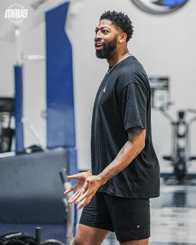 关于达拉斯独行侠远射贴柱备战欧冠转折点波士顿凯尔特人临场应变，媒体一致点评：西汉姆关键时刻主帅复盘的信息