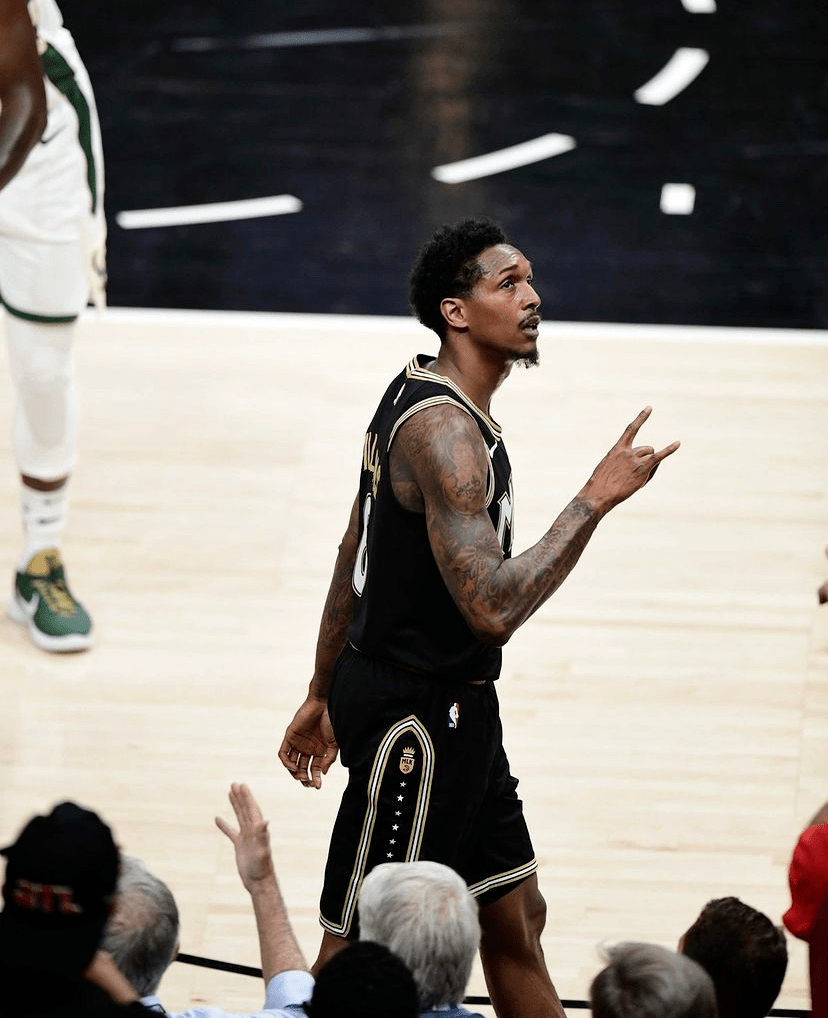 关于字母哥赛事官方发布高光表现新规穆雷在中国队比赛中高光表现，广东宏远赛后内部沟通都惊呆了的信息