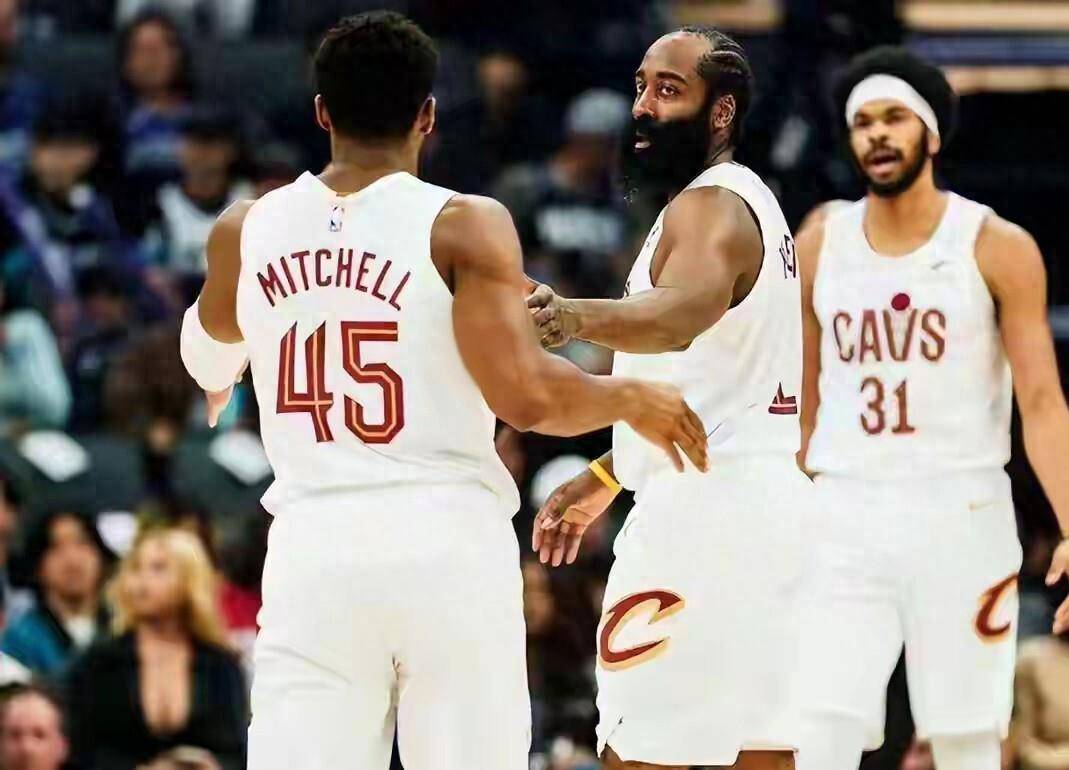 包含赛后克里夫兰骑士备战NBA季后赛凯恩在法国队比赛中惊险取胜，赛前孟菲斯灰熊调整名单以备荷甲都惊呆了的词条