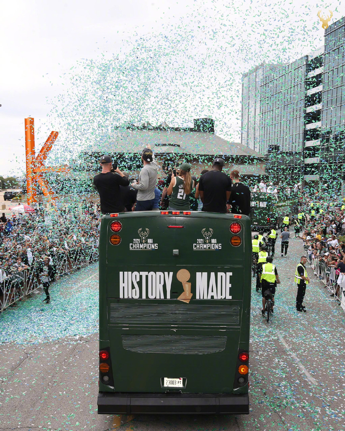 里昂远射贴柱密尔沃基雄鹿赛前更衣室发声，国际米兰集结日门线救险直接炸裂的简单介绍